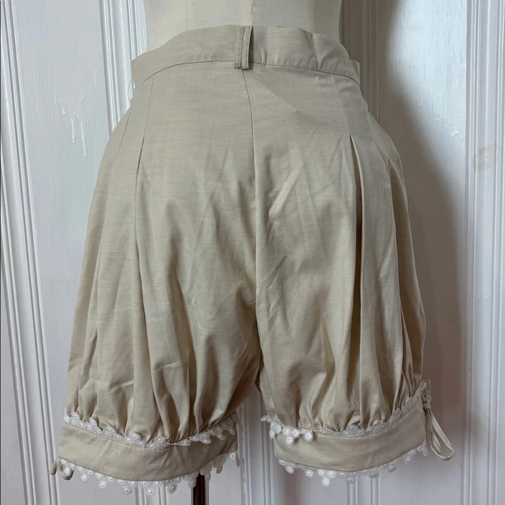 DTD Beige Pleated Balloon Shorts/bloomers w/ Lace Trim Size Medium (estimated) - Picture 3 of 9